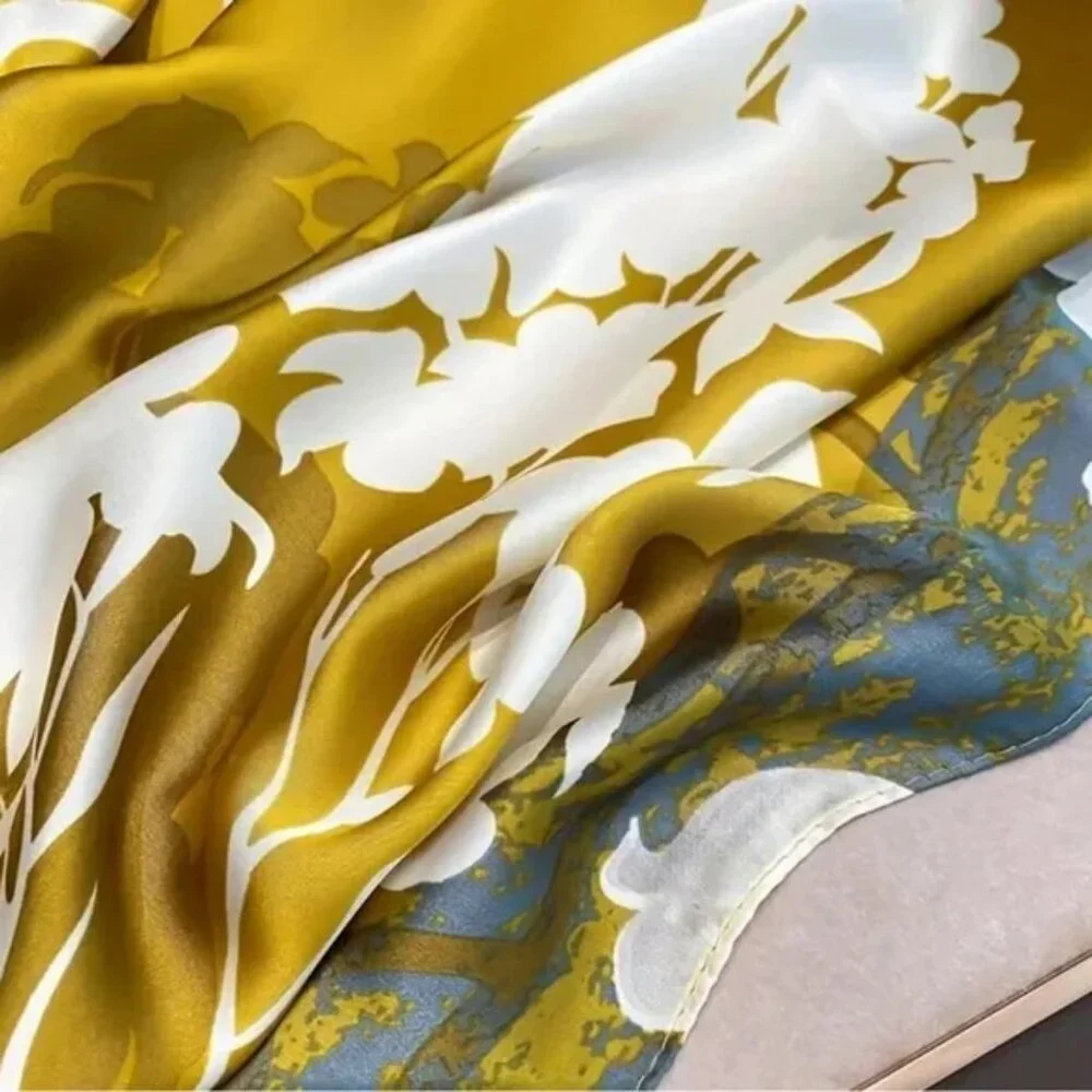 Gorgeous Yellow Scarf Large plant printed scarf New - Picture 2 of 3